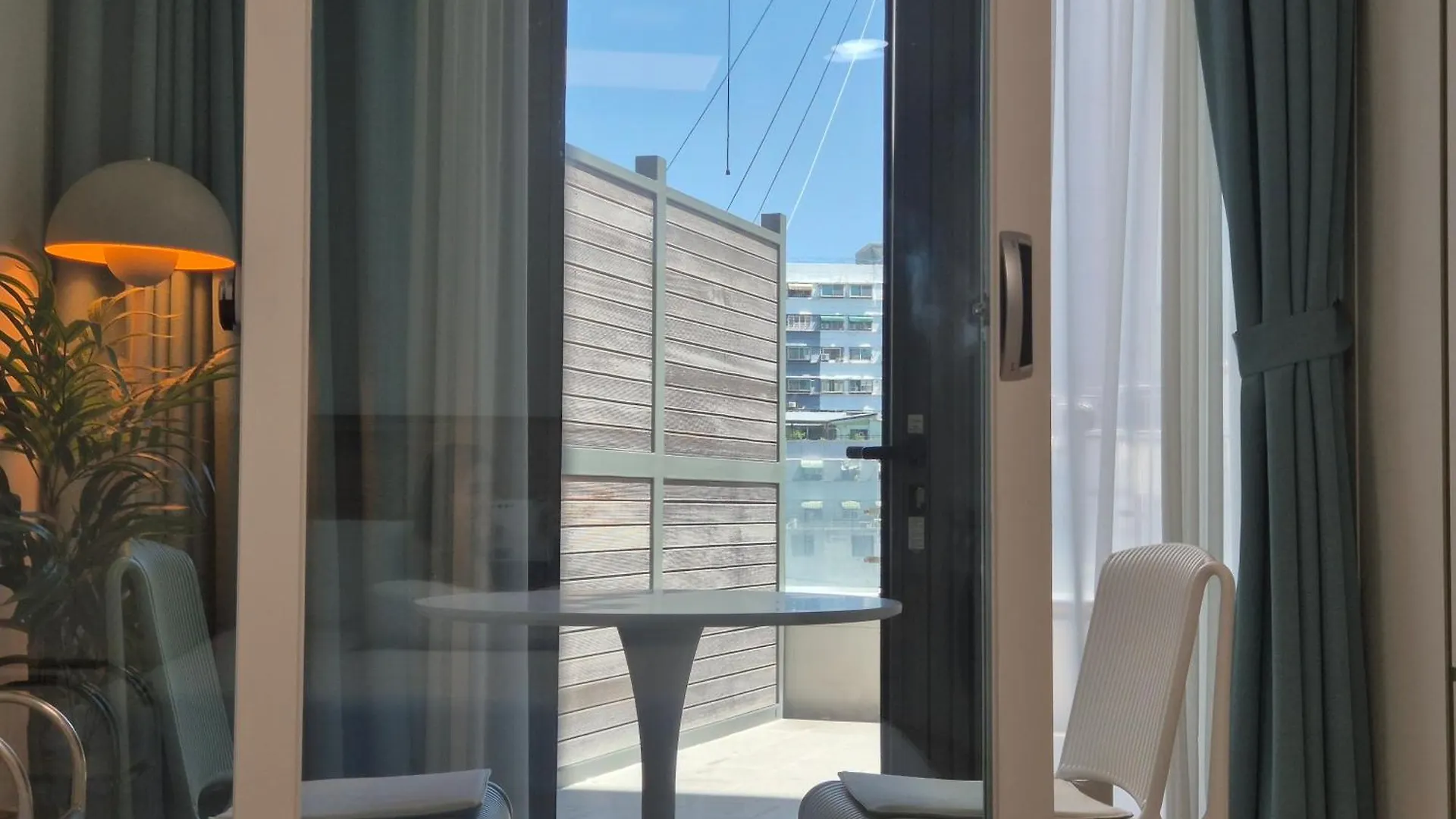 Rest, Sofa Bed City View Bidet Water Purifier In The Heart Of Seoul Aparthotel