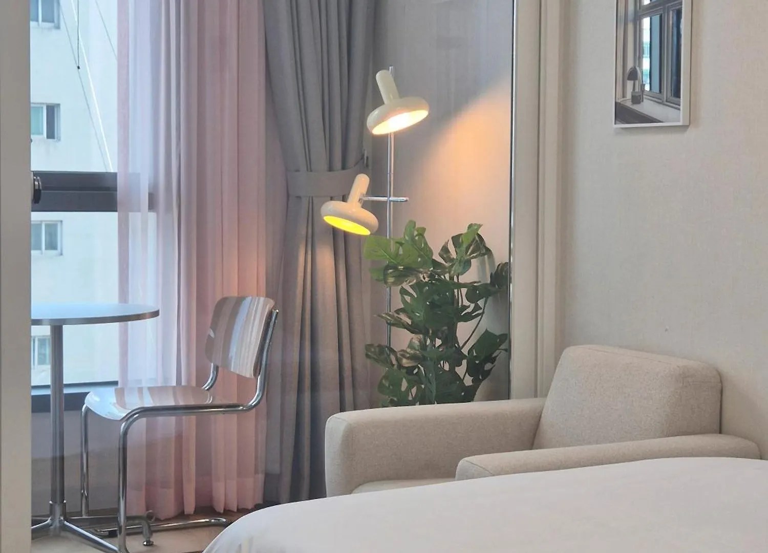 Rest, Sofa Bed City View Bidet Water Purifier In The Heart Of Seoul Aparthotel