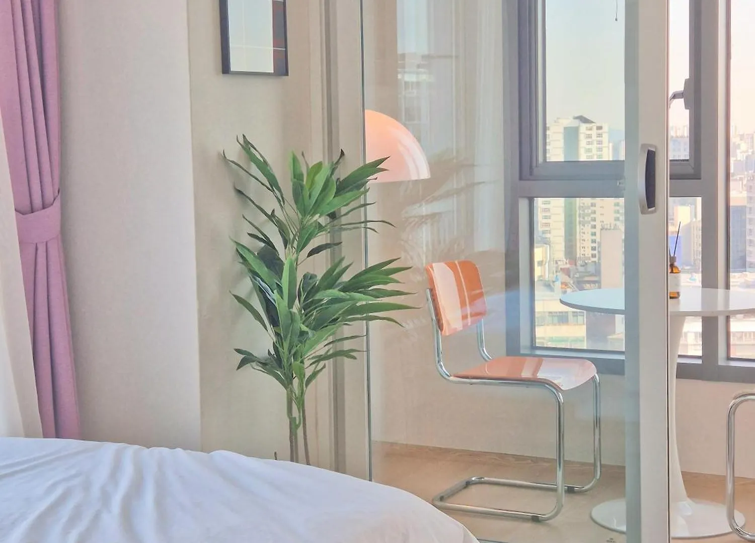 Rest, Sofa Bed City View Bidet Water Purifier In The Heart Of Séoul Corée du Sud